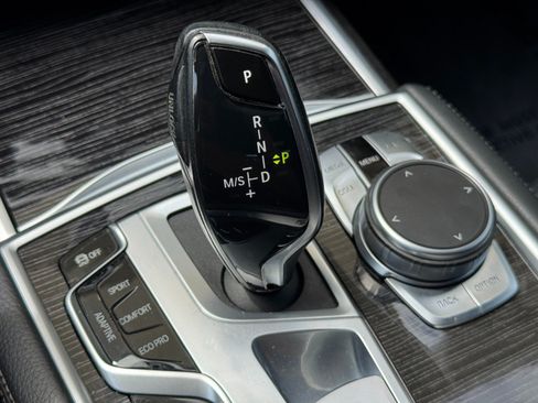 Used 2019 BMW 740i w/ M Sport Package RWD image 32