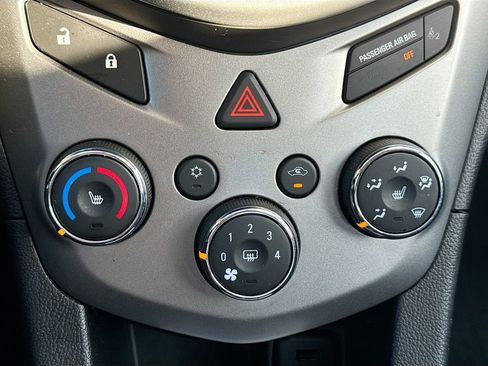 Used 2020 Chevrolet Sonic LT w/ Convenience Package image 18