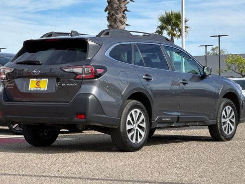 Used 2025 Subaru Outback Premium image 4