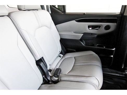 Used 2023 Honda Pilot Touring image 10