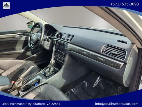 Used 2018 Volkswagen Passat 2.0T SE FWD image 18