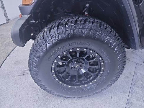 Used 2020 Jeep Gladiator Mojave w/ Trailer Tow Package AWD/4WD image 10