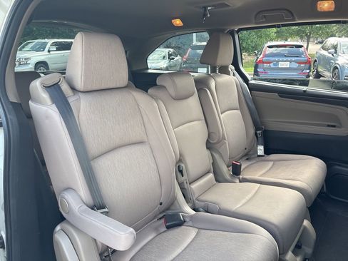 Used 2019 Honda Odyssey EX image 11