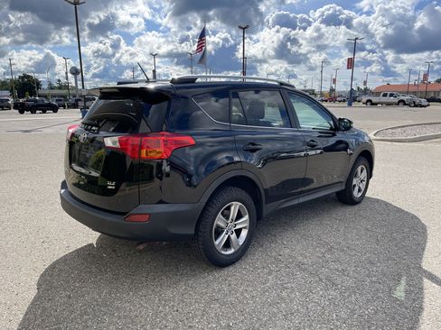 Used 2015 Toyota RAV4 XLE AWD/4WD image 4