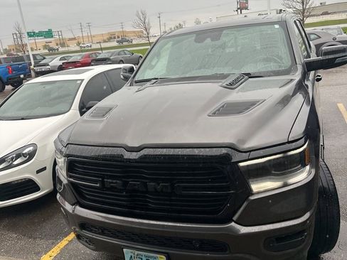 Used 2023 RAM 1500 Laramie AWD/4WD image 5