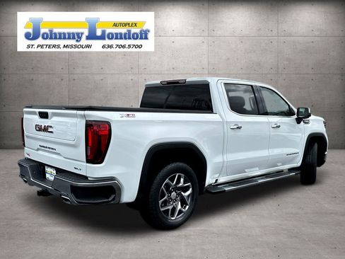 Used 2022 GMC Sierra 1500 SLT image 2
