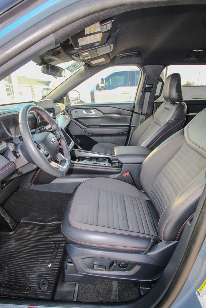Used 2025 Ford Explorer ST-Line w/ ST-Line Street Pack AWD/4WD image 15