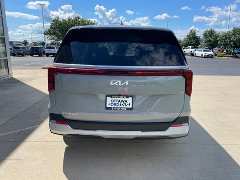 New 2027 Kia Carnival FWD image 6