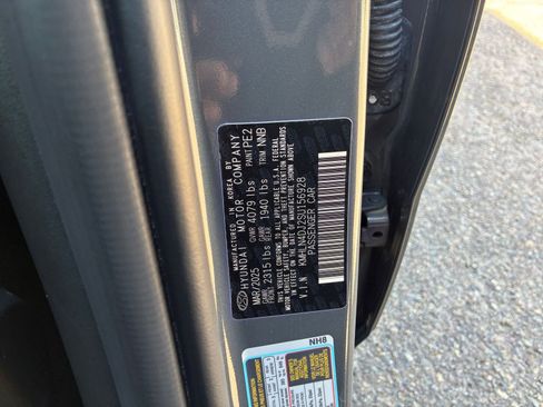 Used 2025 Hyundai Elantra Limited image 31