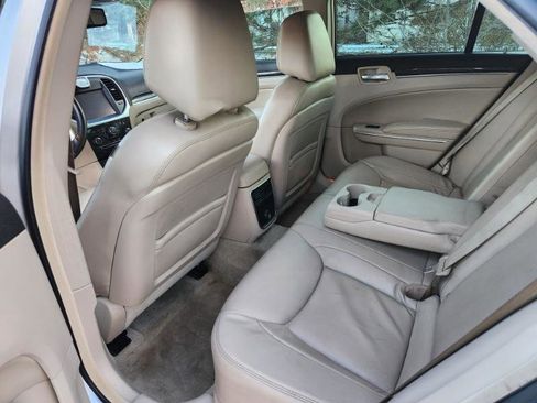 Used 2013 Chrysler 300 w/ Driver Convenience Group image 22