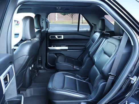 Used 2021 Ford Explorer XLT w/ Equipment Group 202A AWD/4WD image 24