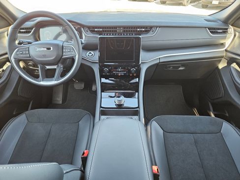 New 2025 Jeep Grand Cherokee Altitude image 15