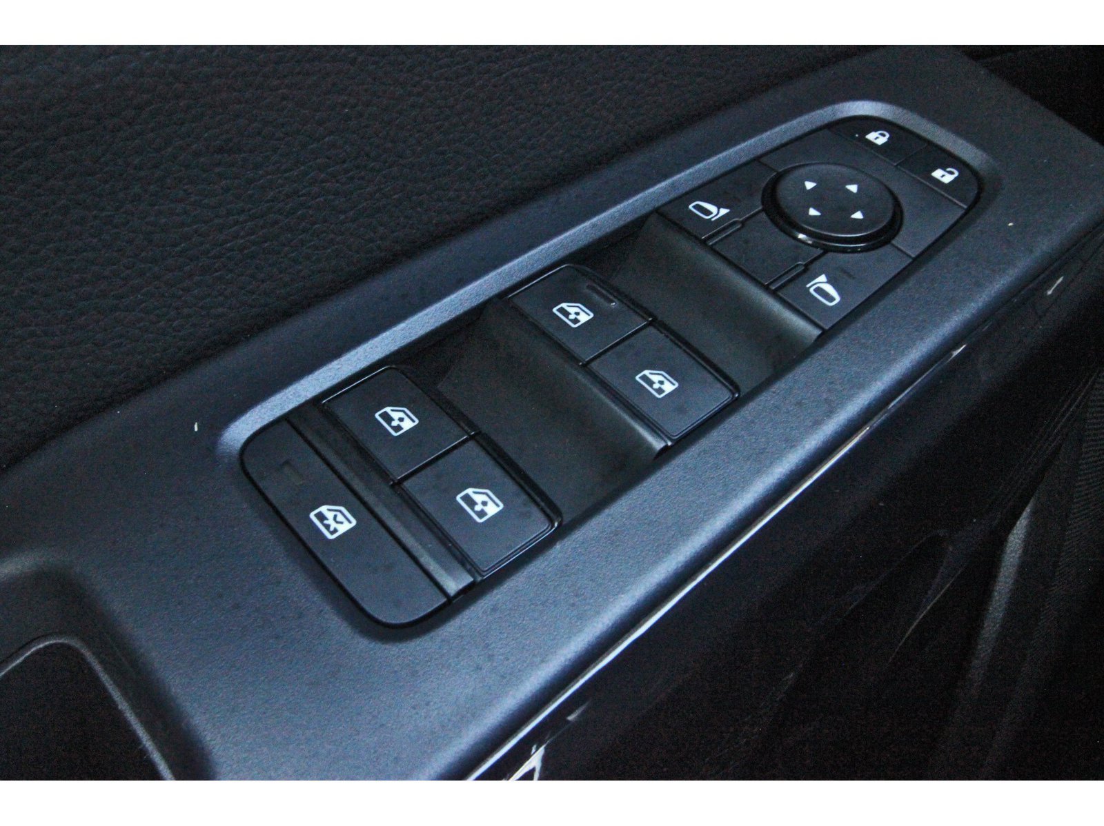Certified 2025 Nissan Pathfinder SV FWD image 23
