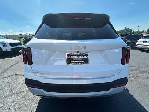 New 2025 Kia Sorento LX image 8