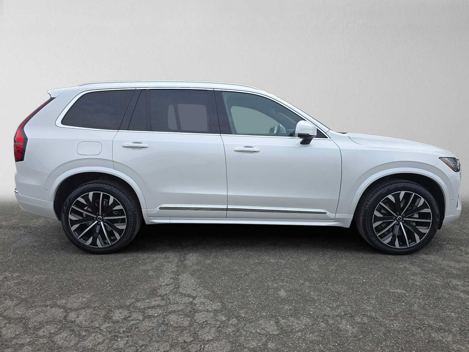 Used 2026 Volvo XC90 B6 Plus w/ Protection Package Premier AWD/4WD image 2
