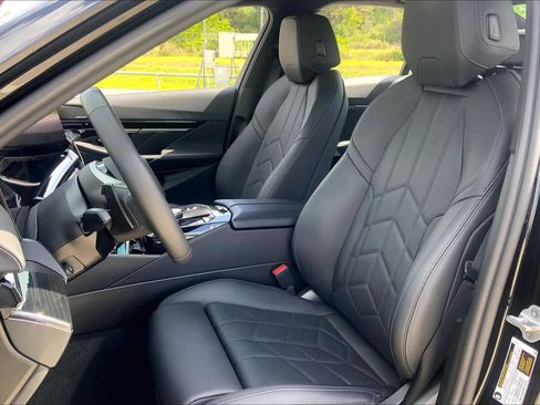 Used 2025 BMW 530i image 7