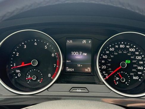 Used 2019 Volkswagen Tiguan SE w/ Panoramic Sunroof Package image 22