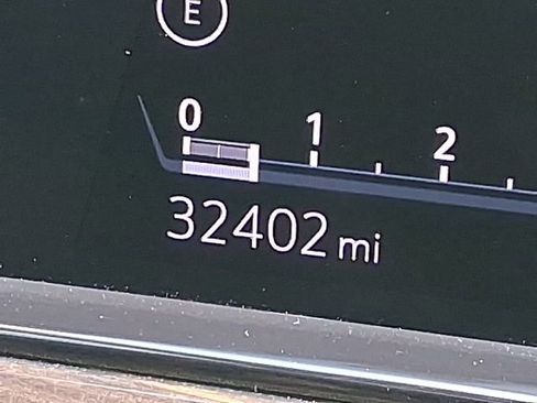 Used 2022 Cadillac Escalade Premium Luxury image 14