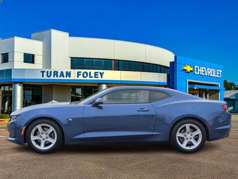 Used 2020 Chevrolet Camaro LT image 2