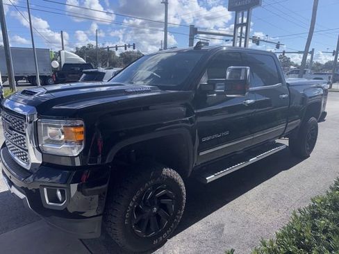 Used 2019 GMC Sierra 2500 Denali w/ Duramax Plus Package image 2