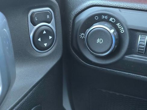 Used 2022 Jeep Wrangler Unlimited Rubicon w/ LED Lighting Group AWD/4WD image 19