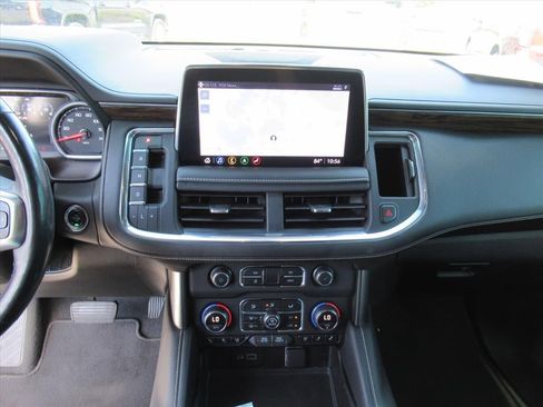 Used 2021 Chevrolet Tahoe Premier w/ Premium Package image 21