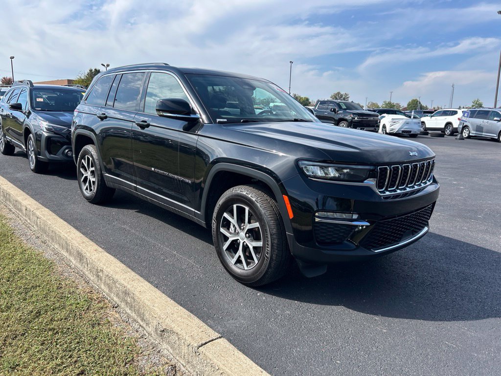 Used 2024 Jeep Grand Cherokee Limited AWD/4WD image 2