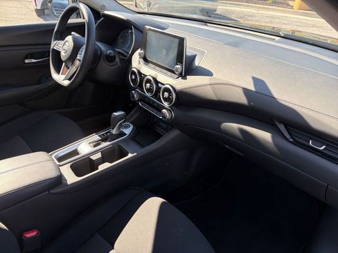 Used 2025 Nissan Sentra SV image 32