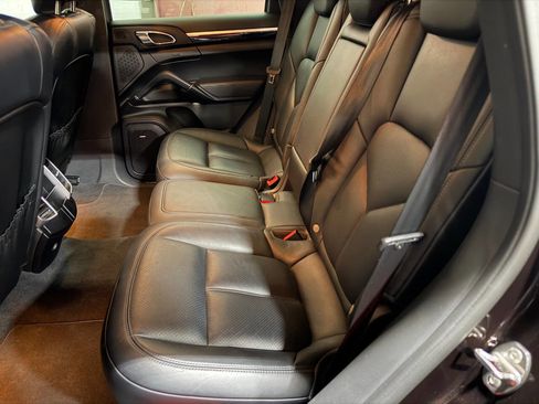 Used 2016 Porsche Cayenne Base AWD 4dr SUV image 13