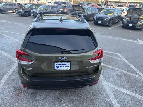 Used 2022 Subaru Forester Premium image 7