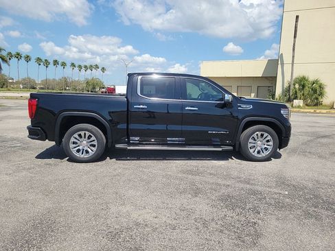 Certified 2022 GMC Sierra 1500 Denali image 5
