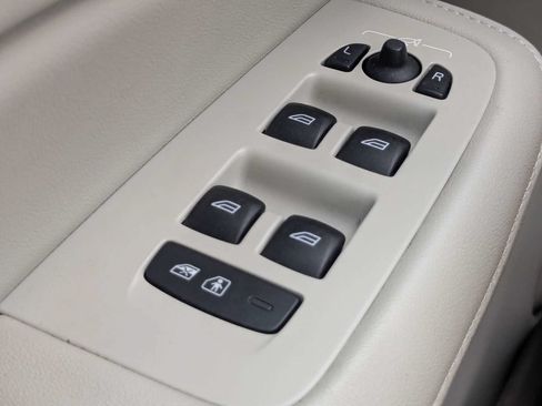 Used 2024 Volvo S60 B5 Plus FWD image 25