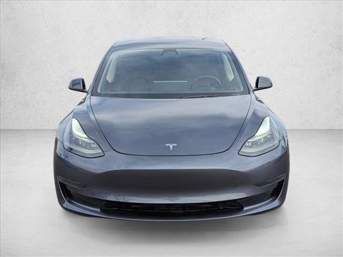 Used 2023 Tesla Model 3 Standard Range image 2