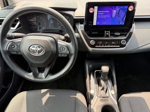 Used 2025 Toyota Corolla LE FWD image 10
