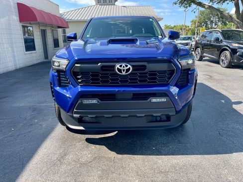 Used 2025 Toyota Tacoma TRD Sport AWD/4WD image 8