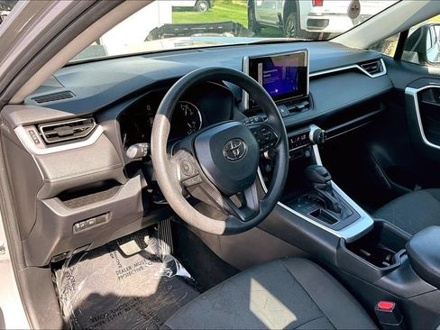 Used 2024 Toyota RAV4 XLE FWD image 18
