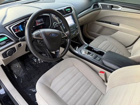 Used 2019 Ford Fusion SE FWD image 9