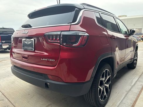 Used 2025 Jeep Compass Limited AWD/4WD image 4