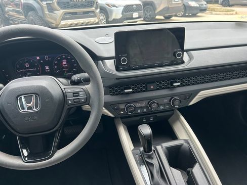 Used 2025 Honda Accord SE image 17