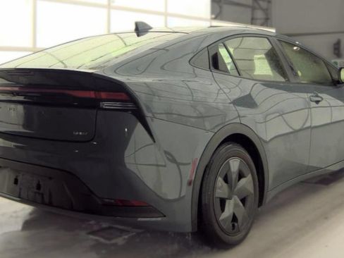 Used 2025 Toyota Prius LE FWD image 4