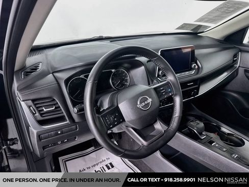 Certified 2025 Nissan Rogue SV FWD image 9