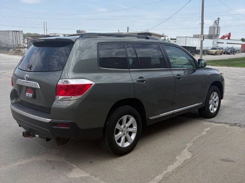 Used 2013 Toyota Highlander Plus FWD image 5