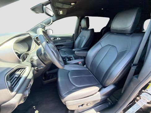 Used 2025 Chrysler Pacifica Select FWD image 20