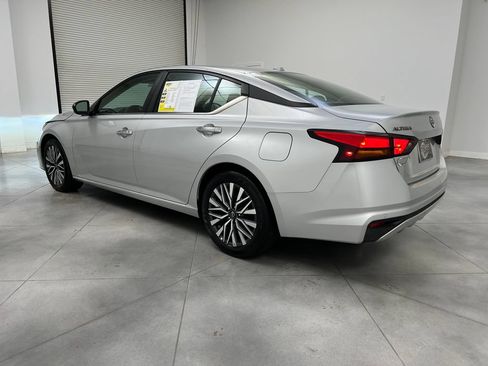Used 2025 Nissan Altima 2.5 SV FWD image 6