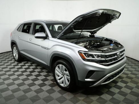 Used 2021 Volkswagen Atlas Cross Sport SE FWD image 33