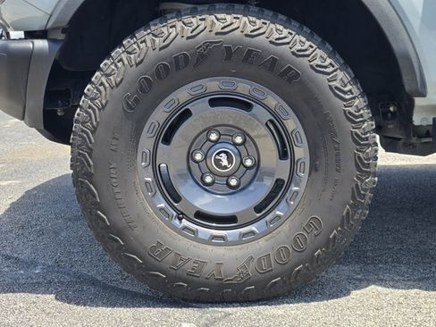 Certified 2023 Ford Bronco Badlands w/ Sasquatch Package AWD/4WD image 11