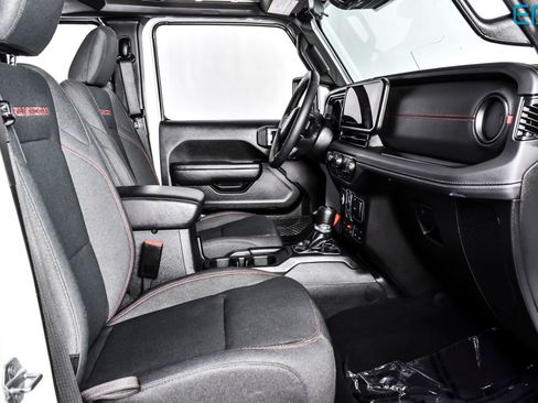 Used 2025 Jeep Wrangler Unlimited Rubicon w/ Convenience Group image 25