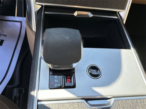 Used 2025 Land Rover Range Rover Long Wheelbase SE image 27