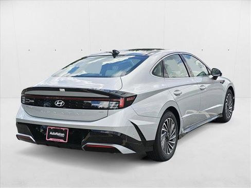 New 2025 Hyundai Sonata Limited image 9