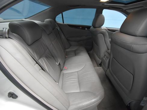 Used 2004 Lexus ES 330 FWD image 25